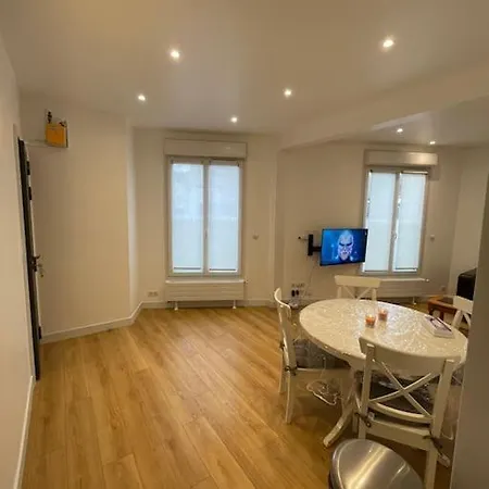 Paris Centre Hopital Percy 2 Pieces Tres Lumineux Grand Apartment Clamart